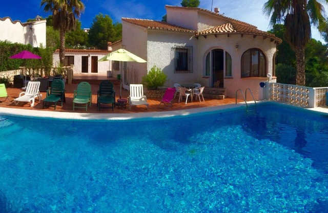 Villa tranquila con piscina privada, cerca del mar.