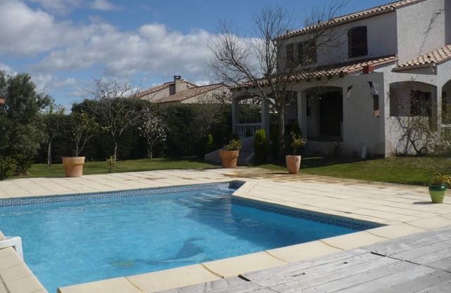 VILLA TRANQUILA BIEN EQUIPADA Y BIEN UBICADA CERCA DE CANET BEACH