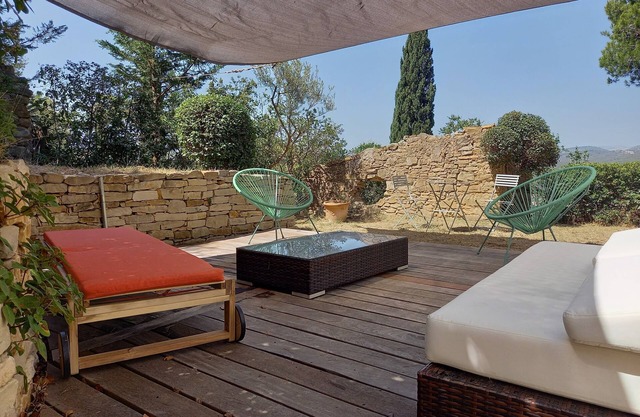 Quiet villa with sea view 6mn' form the sea