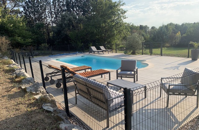 Quiet villa with swimming pool in Aix-en-Provence countryside