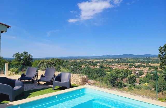 Quiet villa with view, air conditioning and swimming pool. Near Vallon. Gard/Ardeche.