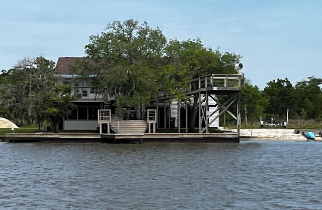 Quiet Waterfront Paradise 15 minutes from the bustle of Bay St. Louis.