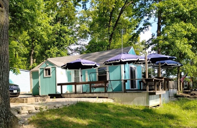 Quiet1 Bedroom Lake Cabin by Chain of Lakes State Park to Fish and Relax