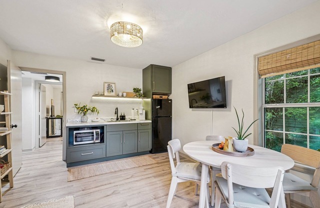 Quietly Elevated Gainesville Guest Suite - The Perch at Misty Hollow