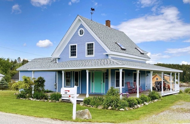 Quietside home on Duck Cove, close to Acadia