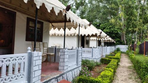 Quila Camps and Resort, Burja