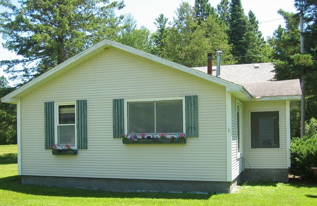 Quint Cottage en el hermoso lago Mullett en el norte de Michigan