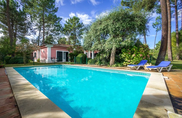 Villa privada en el Condominio Quinta do Peru Golf con piscina y capacidad para 10pax