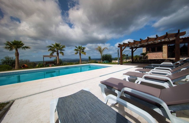 Quinta dos Silvas - Holiday Home w/ Heated Pool and Orchard