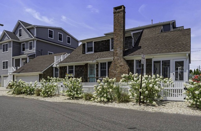 Quintessential Beachside home in Normandy Beach