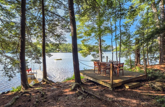 Quintessential Maine cabin w/ private waterfront