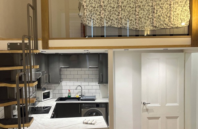 Quirky flat beside Holyrood Park and Arthur’s Seat