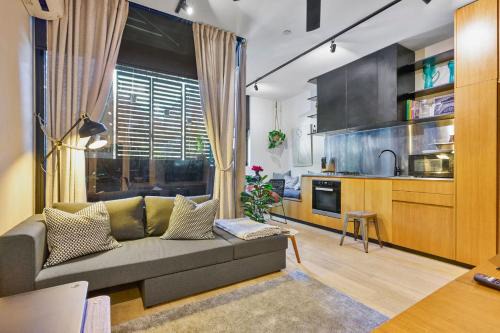 Quirky Retreat - A Charming 1BR in Trendy Collingwood