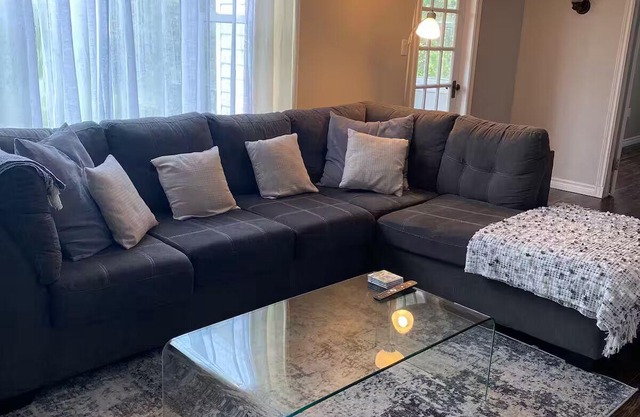 Quite 5 room home near the ocean in town