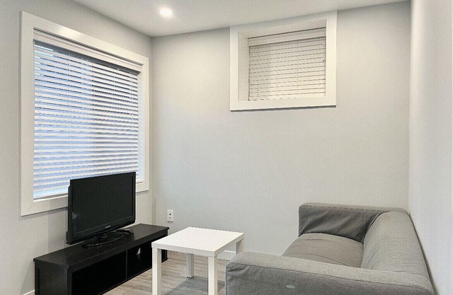 Quite & Clean Modern Private 3 Bedroom 2 Bath Suite