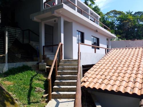 Quitinete Casal ou até 4 pessoas 150m da praia das Toninhas