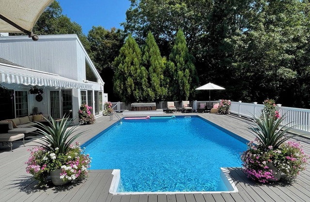 Quogue Village Contemporary with Pool, Spa & Tennis