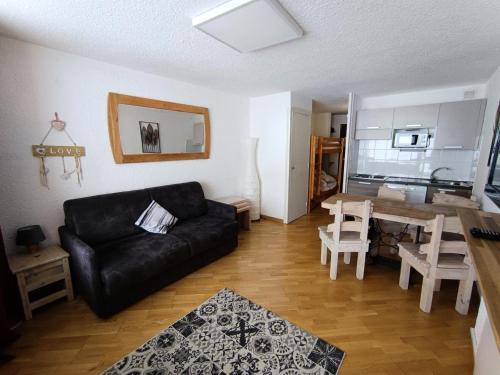 Résidence Chalmettes - Joli studio rénové avec accès direct aux pistes. parking privé. MAE-8704