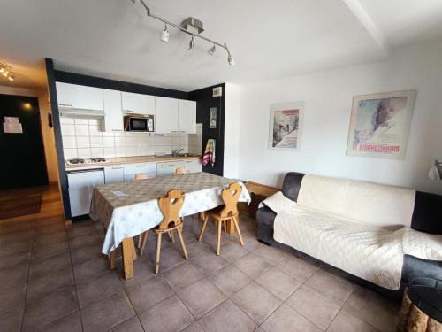 Résidence Plein Soleil - Appartement plein sud avec superbe vue, balcon, parking. MAE-9004