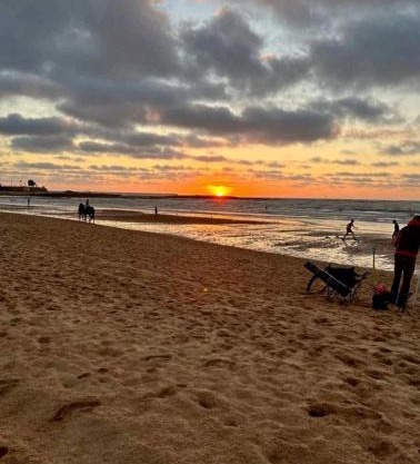 Résidence privée très bien situé vue piscine plages Mimosas Sablettes
