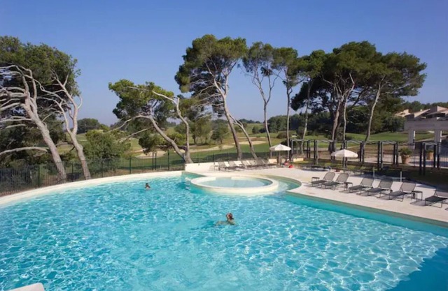 Résidence Standing Golf de Saumane : Piscine, Tennis