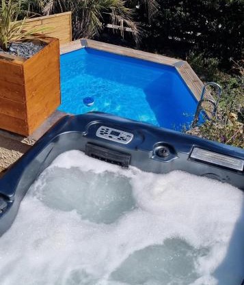 Rêves de vie le "port pin" vue mer, petite piscine, jacuzzi, parking PRIVES