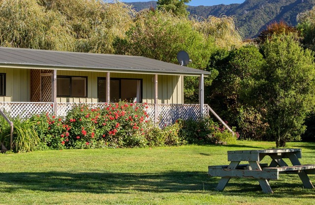 R?T? COTTAGE - M?RAHAU HOLIDAY UNIT, with a garden in Marahau