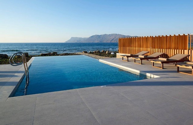 R 1088 Anker’s Villa Votsalo With Stereo system with CD, Private Balcony or Terrace & Lounge