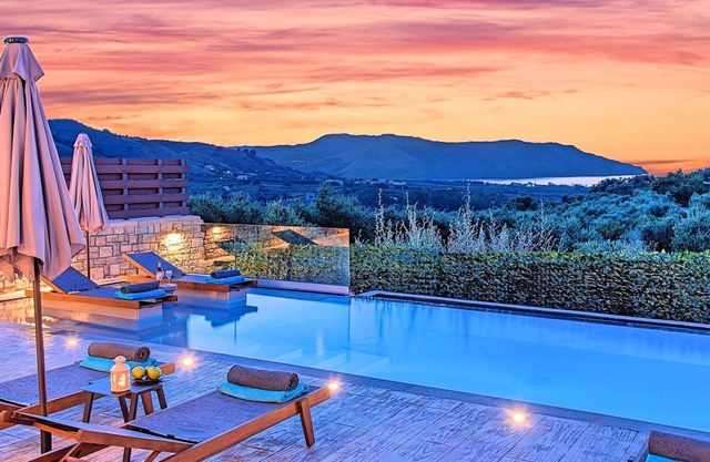 R 1352 Minoas Grand Villa
