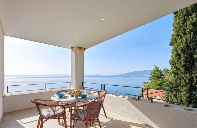 R 3037 Two Bedroom Apartment Split Level Cape Kitries