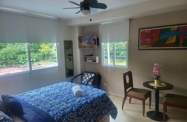R.504 Hermoso estudio, con cocina y baño privado.