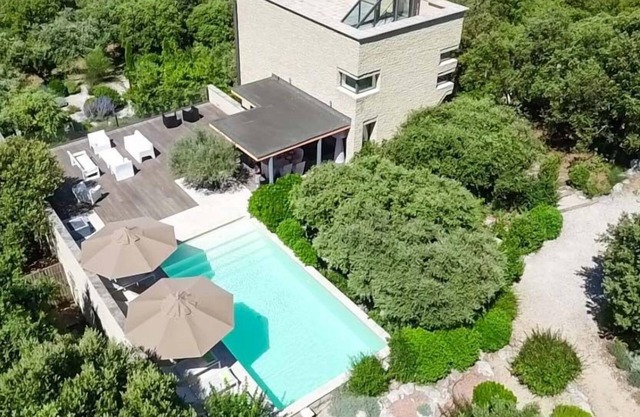 R 5041 Villa Arabella with Table Tennis, Dining Facilities & Microwave.