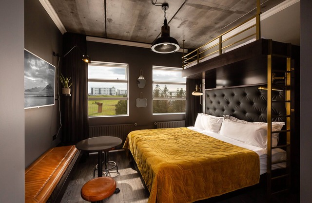 R13 A Townhouse Hotel - Run Of House Room