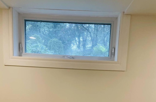 R3 - A spacious cosy bedroom with shared bathroom