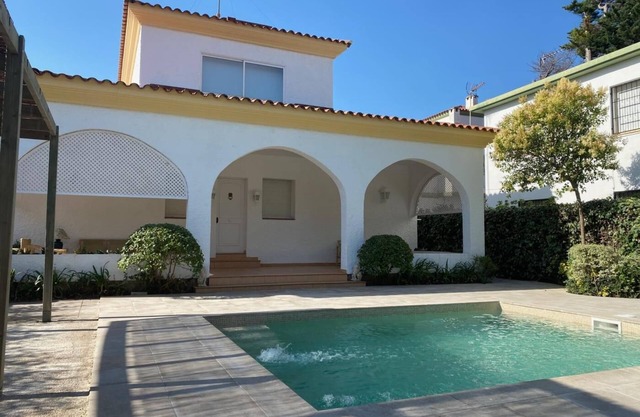R5 Casa Coma ruga con piscina y parking