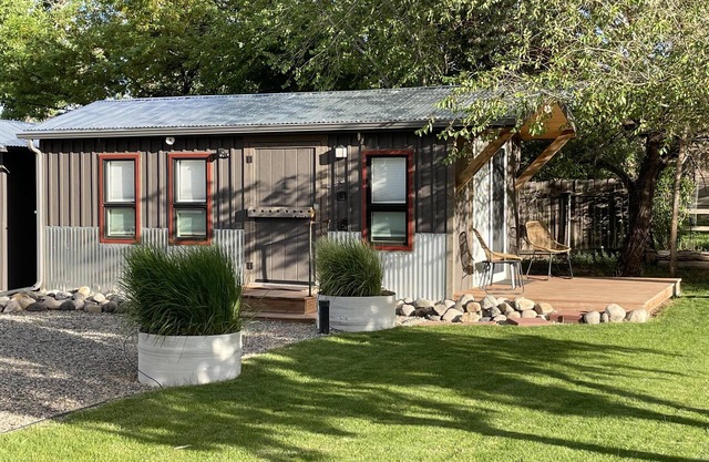 Rabbitbrush: Tiny Home Close to Hiking Trails