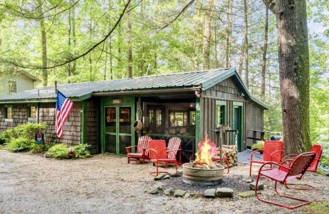 Rabun Rest Cottage near beautiful Lake Burton