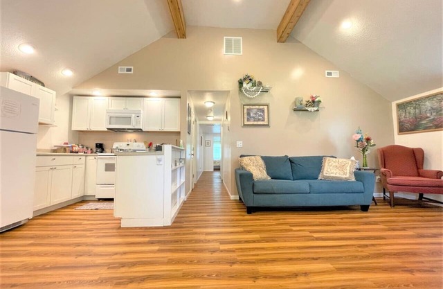 Rabus - GIANT Yard & Parking, Nature, Shopping