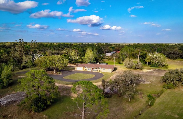 Raceway Ranch - Hometown delight! 5 bedroom pool home on 5 acres!
