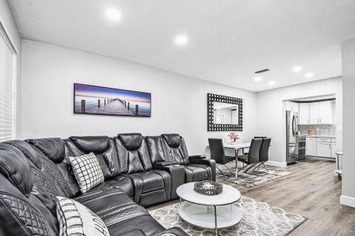 Rachaels Upscale Two Bedrooms Luxury Home