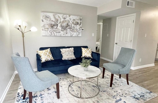 Rad Retreat - Pet Friendly - King Bed - Long Term Stays