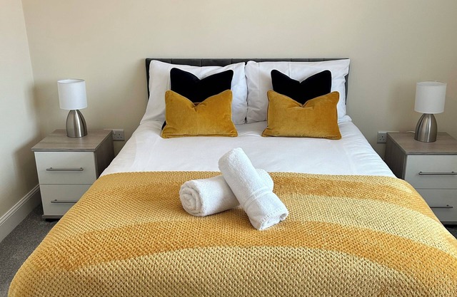 Radbourne House - Spacious 2 Bed, Home from Home