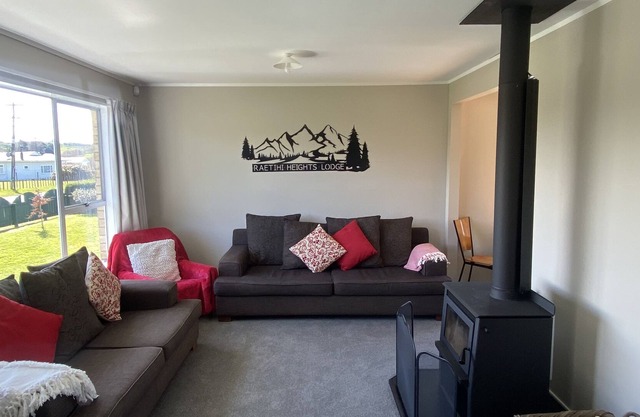 RAETIHI HEIGHTS LODGE - RAETIHI HOLIDAY HOME in Raetihi