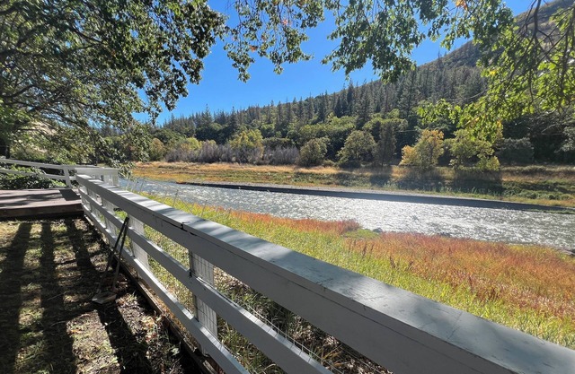 Rafting Paradise! Stay at our Riverfront Retreat on the New Klamath River