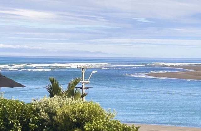 Raglan Beach House , Stunning Ocean and Harbour views out at Ocean Beach