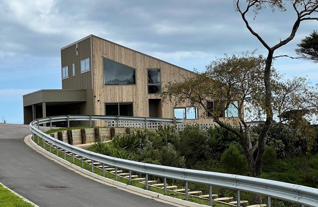 Raglan home