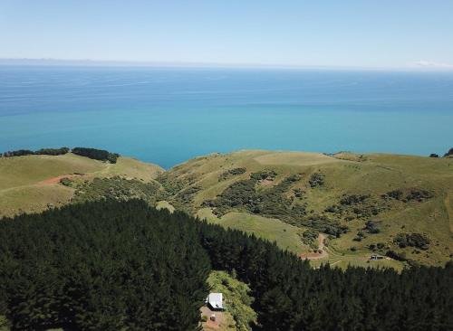 Raglan LoveNest -Romantic escape with outdoor bath
