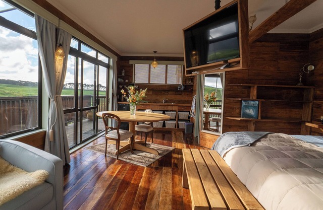 Raglan's Tranquil Garden Retreat at Moa Stone Estate