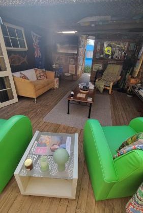 Raglan West Retro Beach Vibe Accommodation