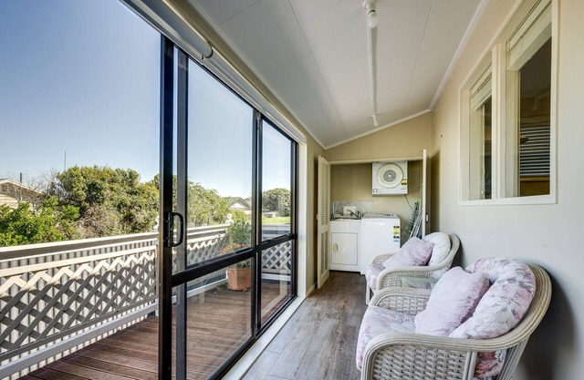 Railway Cottage - Napier Holiday Home